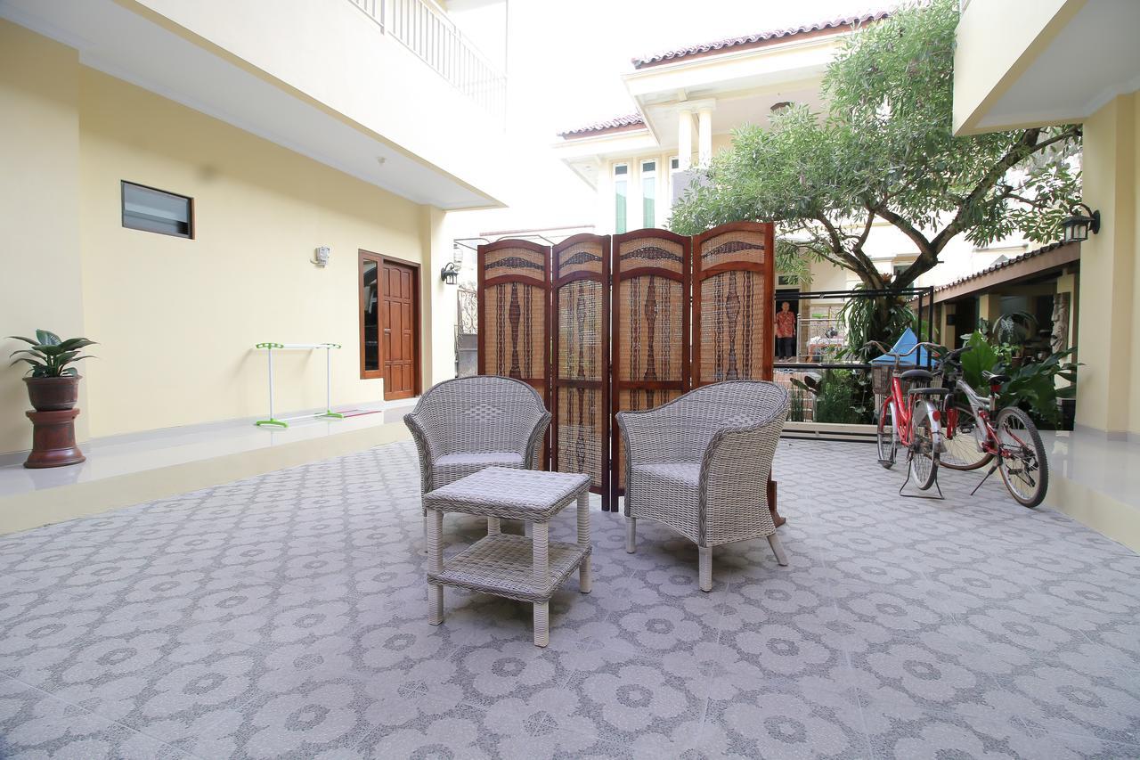 Reddoorz Plus Near Stie Ykpn Maguwo Exterior foto